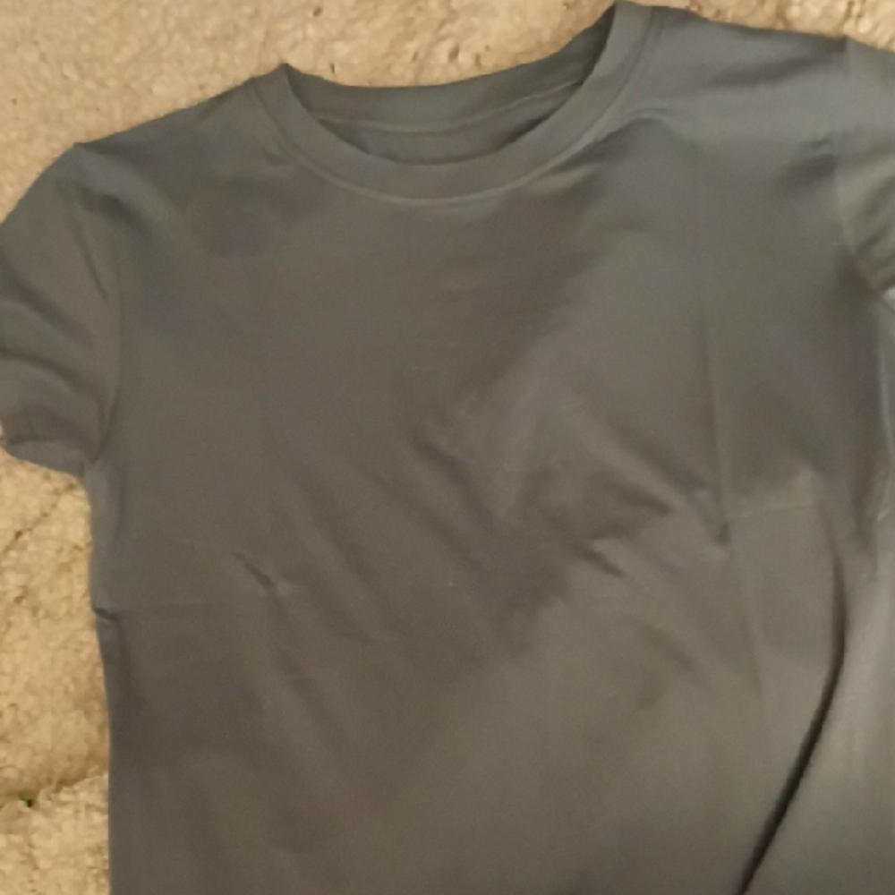 Pack Of 4 Tee Shirts T-Shirt Sz Med NWOT Plus 3 More Colors